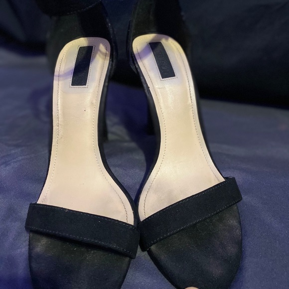 Shoes - Picture 1 of 4